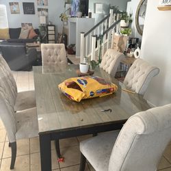 Dining Table. 6 Chairs. Table In Great Shape. (heavy) 