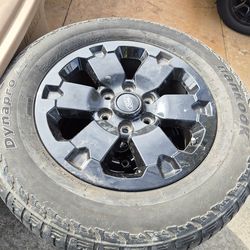 .
6 bolt pattern lug nuts included. Brand = Hancook Size = 265/60 R18