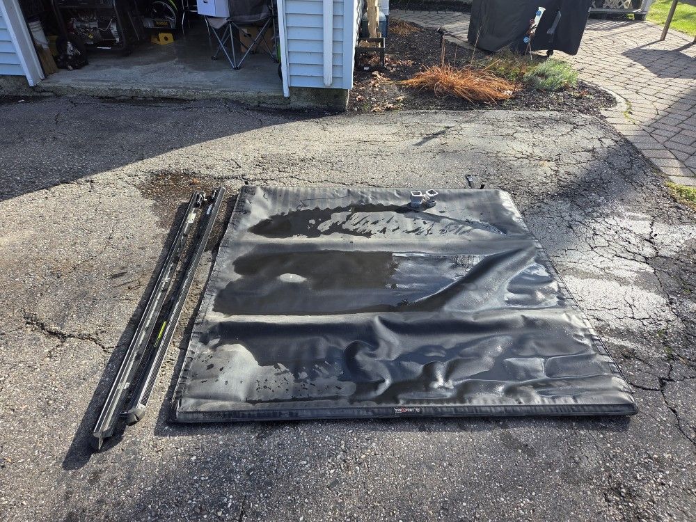 TruXport Tonneau Cover