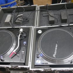 Pioneer DJ PLX-1000 Direct Drive Professional Turntables Pair w cases . USED. TESTED. IN A GOOD WORKING ORDER.   PLEASE READ . THE ARM HOLDER ON ONE T