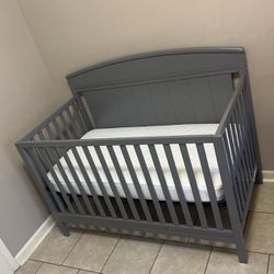 Delta Baby Crib W/ Mattress 