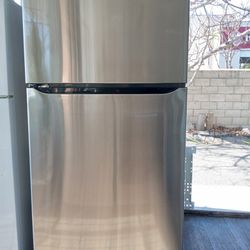 LG Stainlessness Refrigerator (33x31x68)