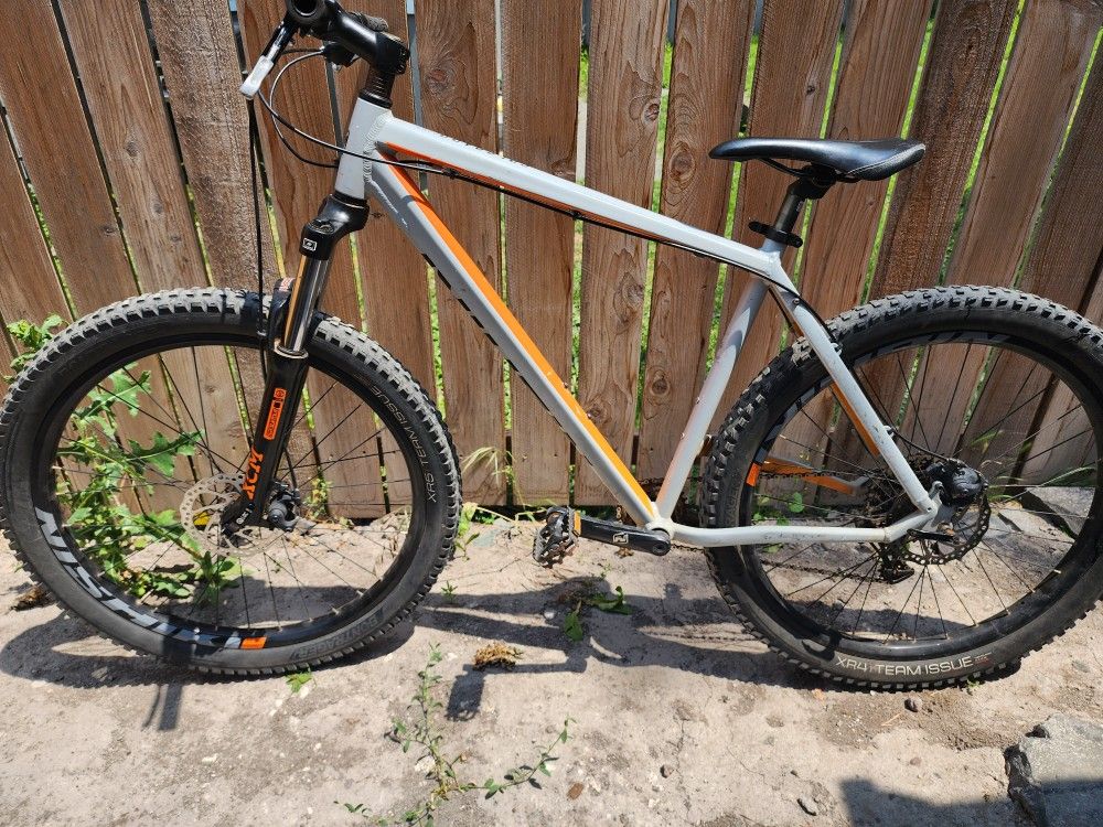 Nishikia Colorado Mountain Bike