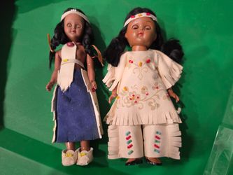 2 Indian dolls.