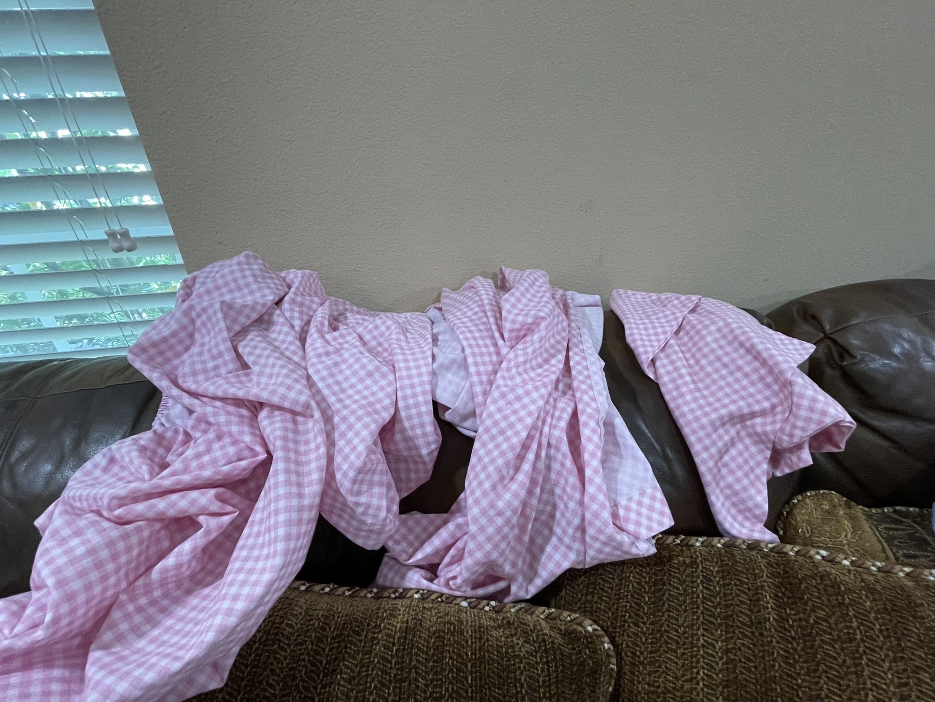 Girl, Crib clothes