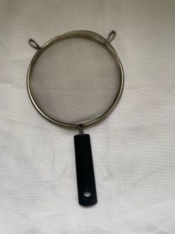 Fine Mesh Strainer with thermoplastic rubber handle