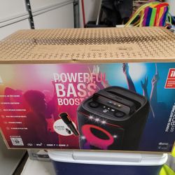 JBL Partybox Club 120 w/wireless mic