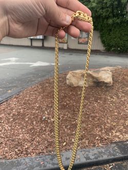 Cuban link chain choker style