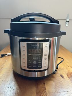 Insignia Pot - 6QT
