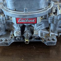 Edelbrock Carburetor 1405 600cfm 
