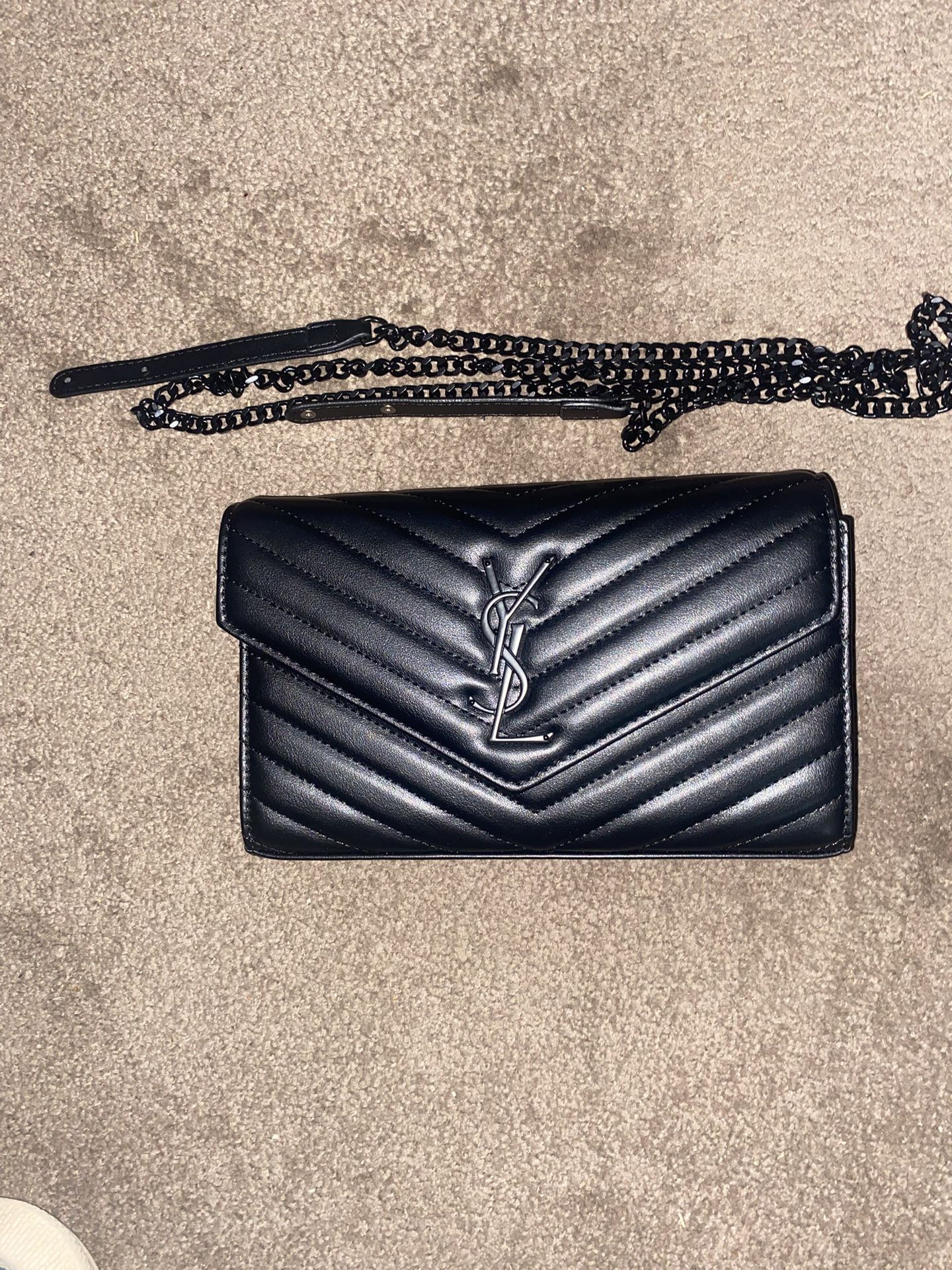 Authentic Women’s Saint Laurent Chain Wallet