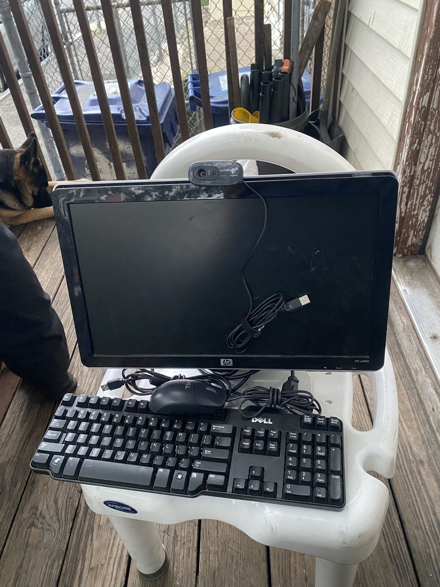 18 1/2 inch HP computer monitor