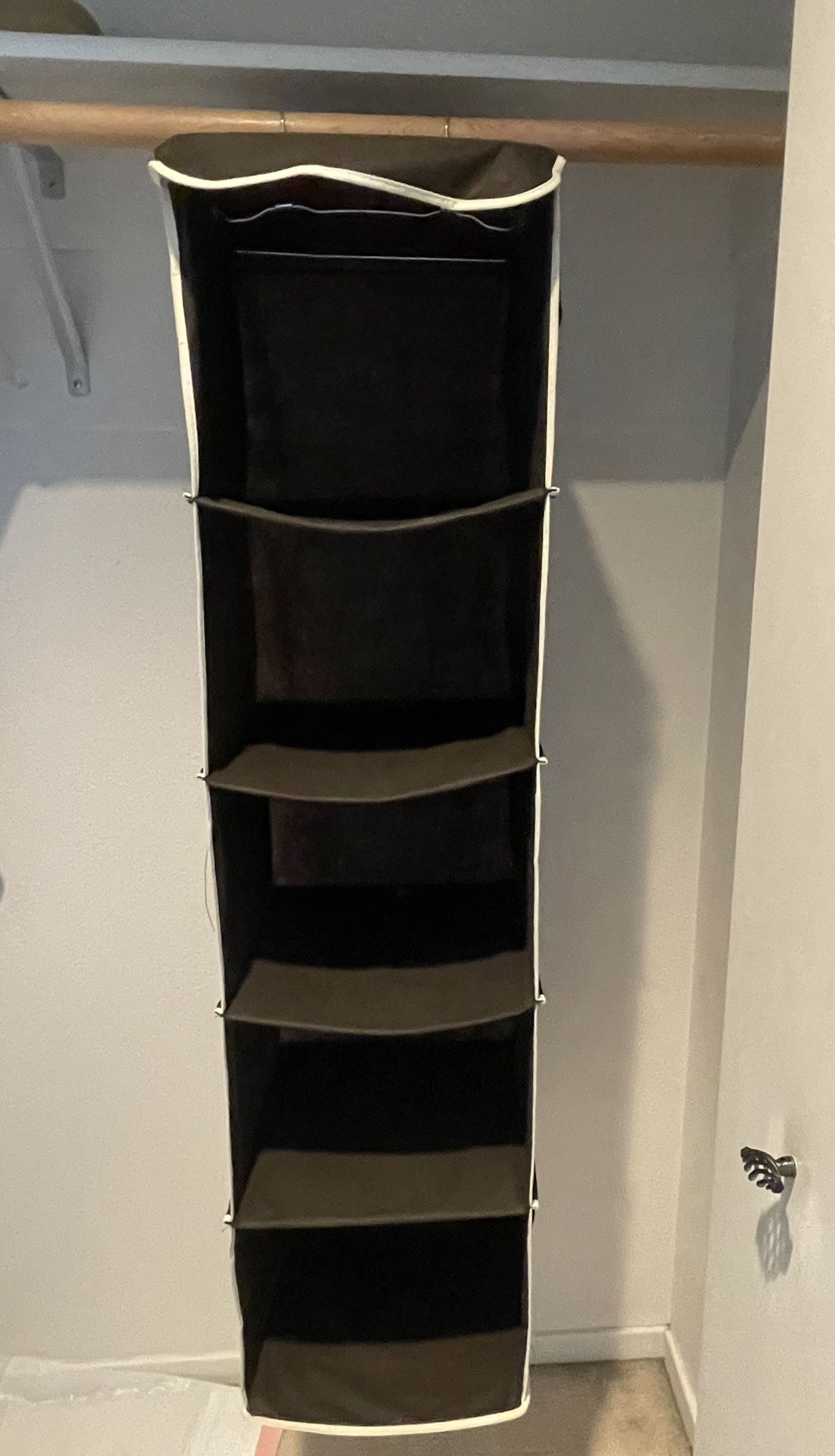 Hanging closet organizer