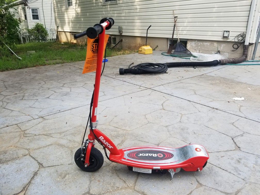 Almost like new razor scooter with charger