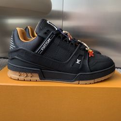 Fashionable Sneakers 