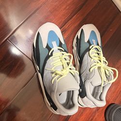 Yeezy 700 (price negotiable)