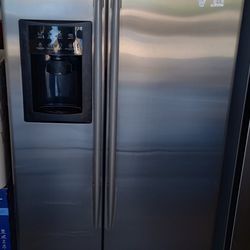 GE Refrigerator for sale