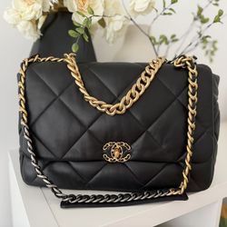 Quilted Maxi bag in Black