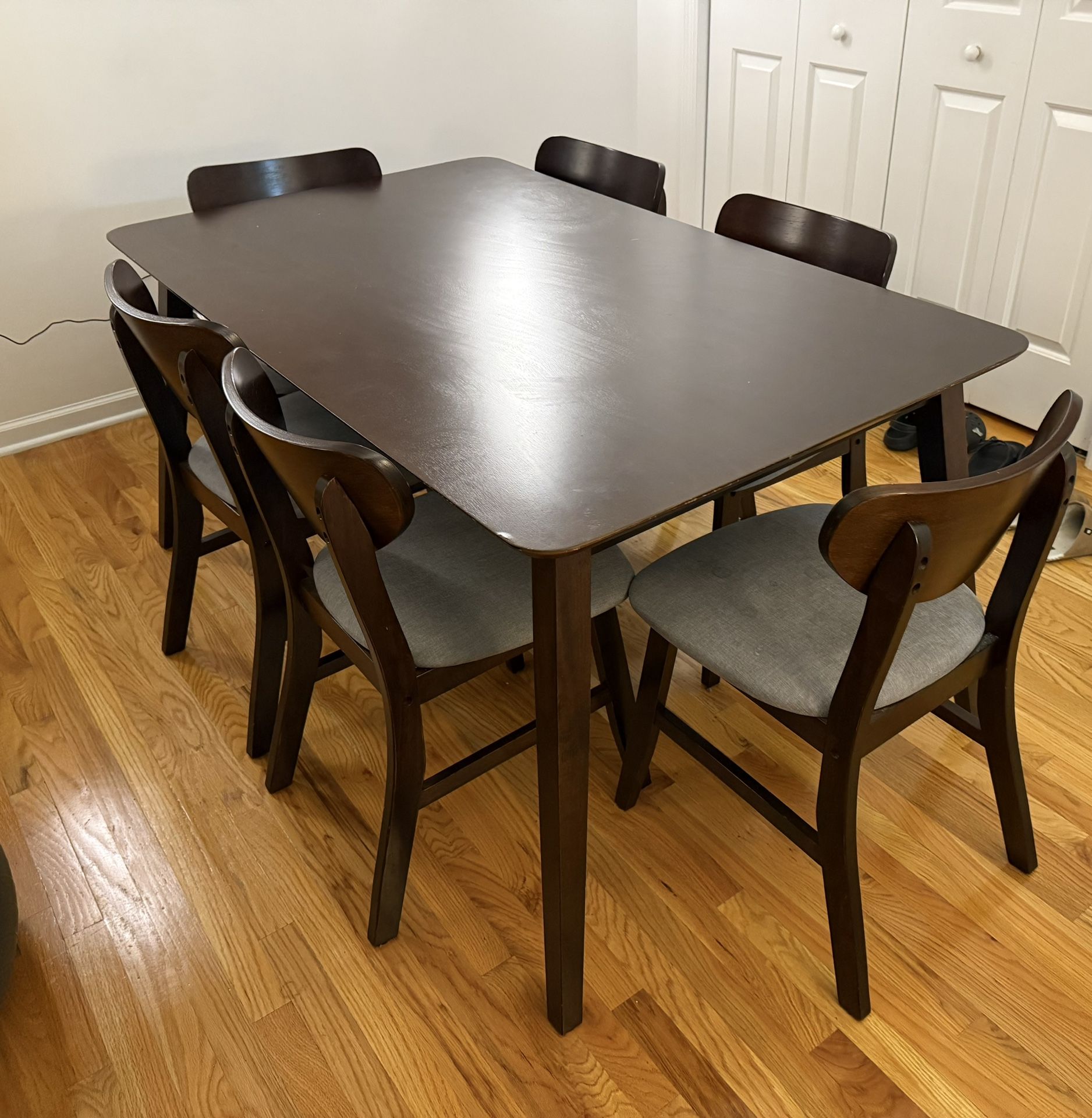 Dining Table & 6 Chairs 