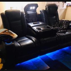 Black Leather Modern Power Reclining Sofa With Adjustable Headrests ☄️ LED , USB 💥 Brand New 🫵 Financing Available 👍