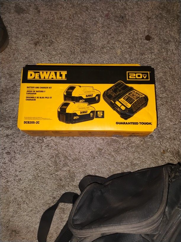 DeWalt 2pack 5amp Battery's With Charger