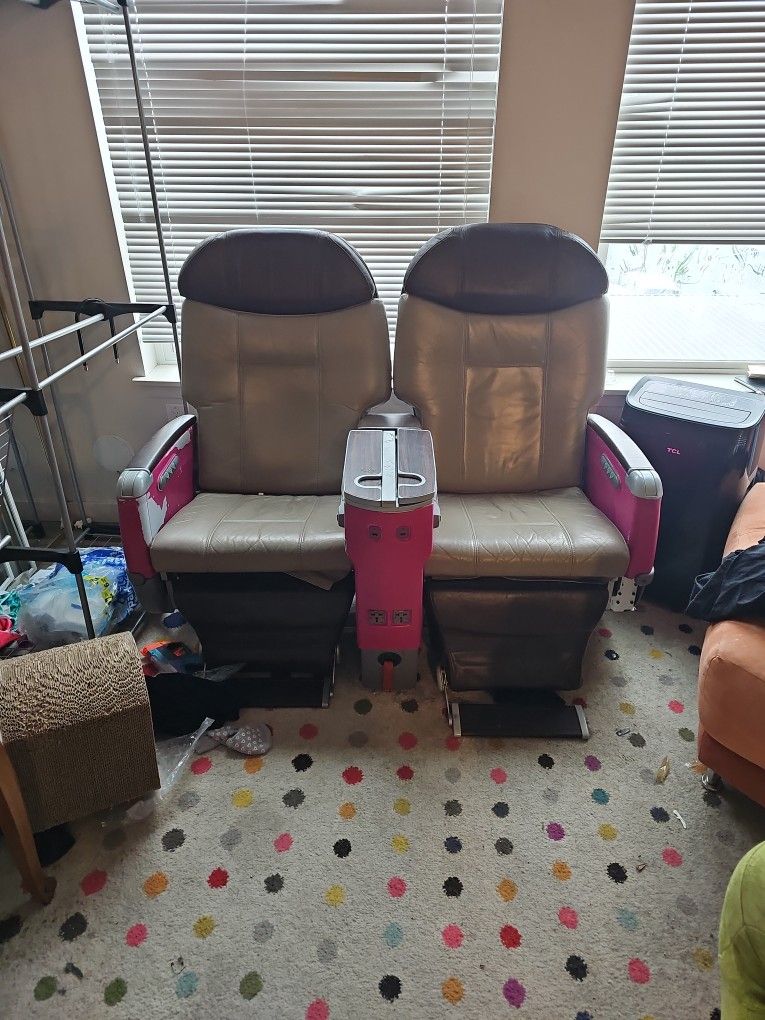 Unique First Class Airplane Chairs