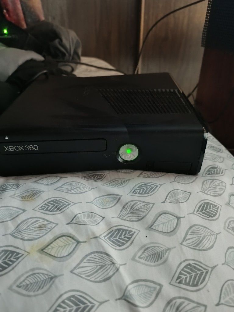 Xbox 360 Slim And Games