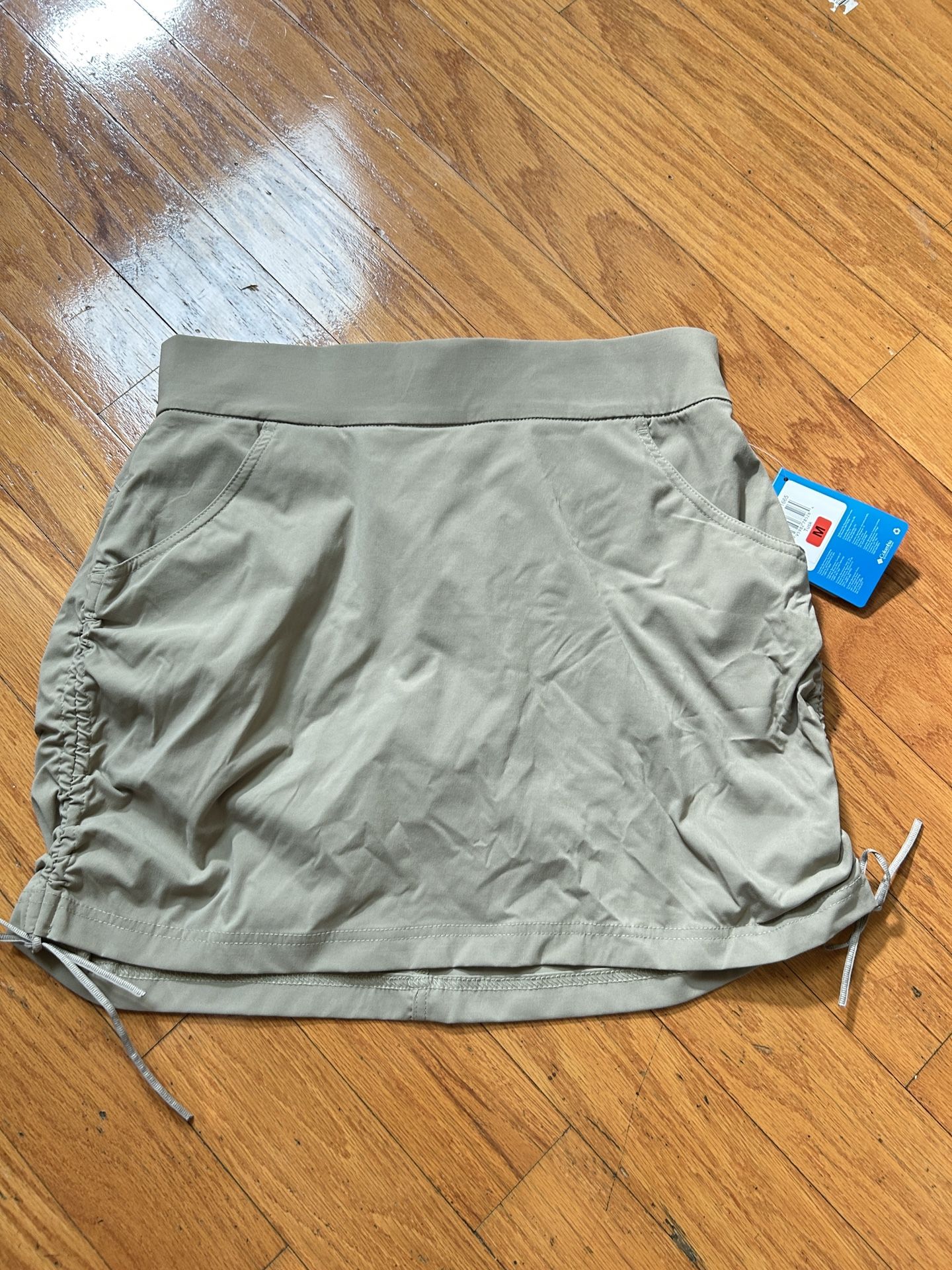 NWT Columbia women skort Size M