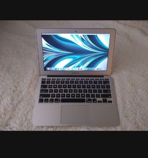 Apple MacBook Air 11" Intel Charger Included
