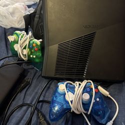 Xbox 360 & 2 controllers!