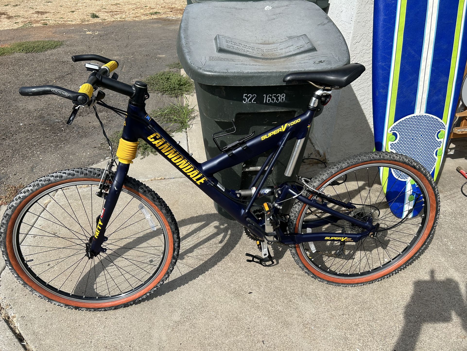 Mountain Bike Super V Raven Mountain Cannondale Super V Cannondale