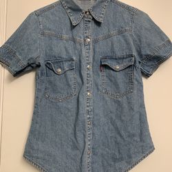 Vintage Womens Levi’s Denim Button Up Shirt Short Sleeves 
