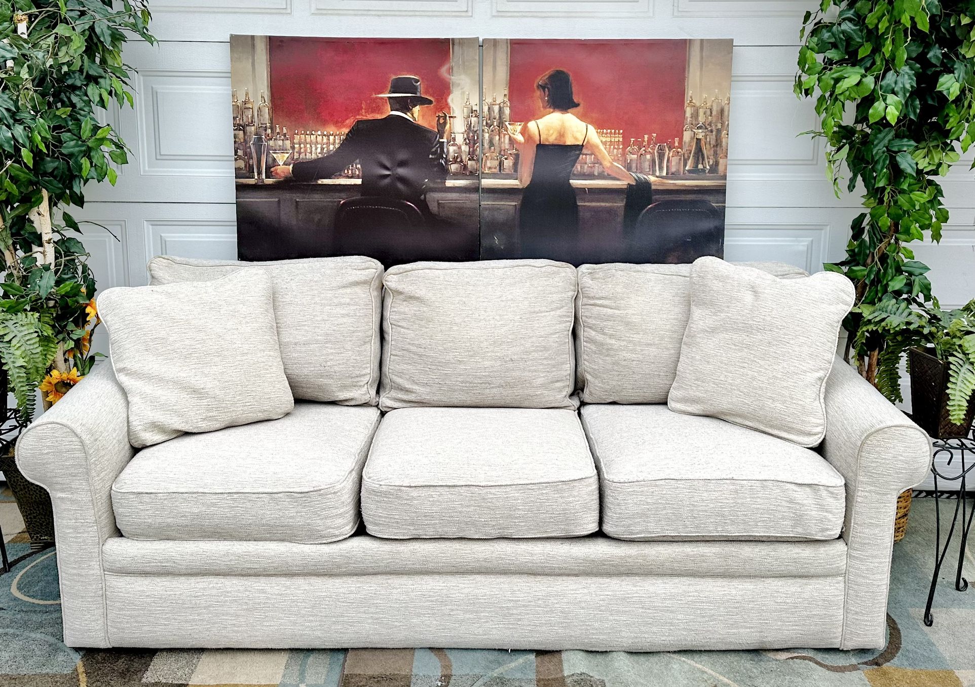 (Free Delivery) Cream LA-Z-BOY Couch w/pillows