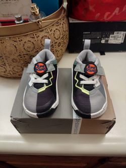 TODDLER SIZE 6C SPACE JAM SHOES