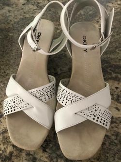 Donna Karan DNKY White Wedge Buckle Sandals Size 7