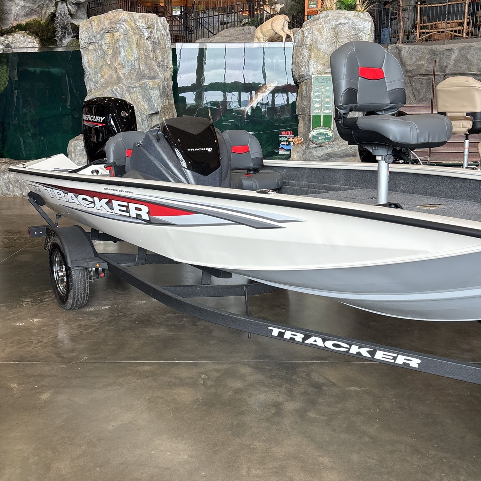 2025 Tracker Pro Team 175 Crappie Edition
