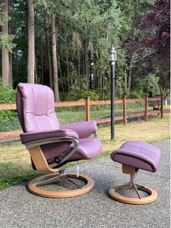 Ekornes Stressless Wing Signature Chair & Ottoman