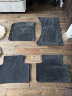 Floor mats and back wipes/ Porsche Macan  2016