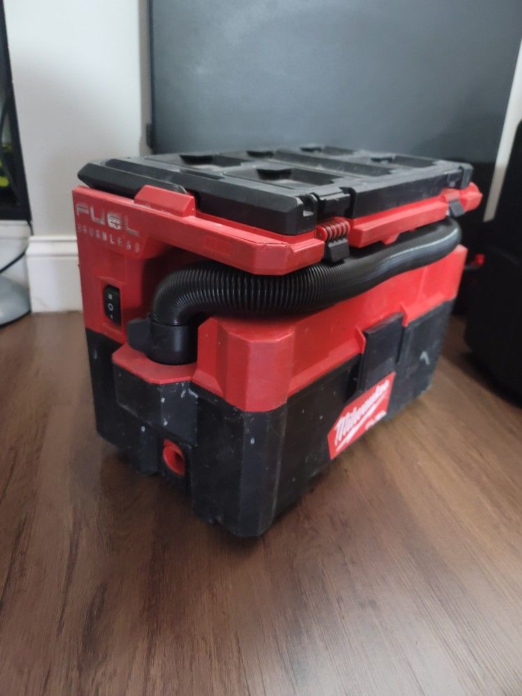 Milwaukee vacuum used