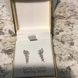Very Sparkly Cubic zirconia Earrings. 
