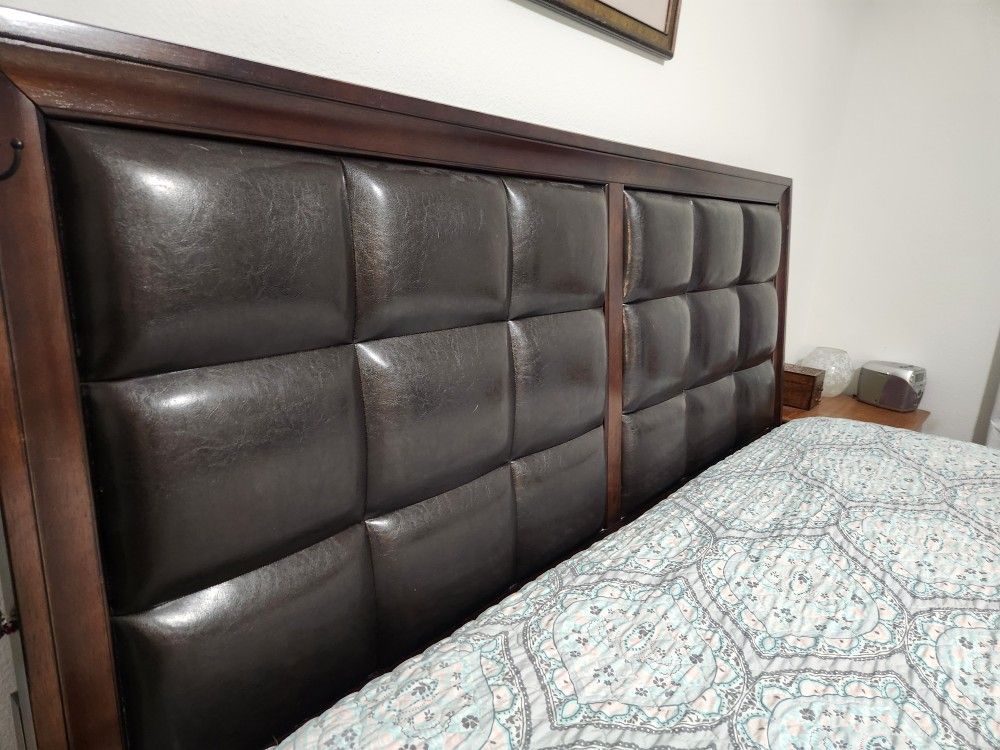 King Bed And Box Springs for Sale in Houston, TX OfferUp