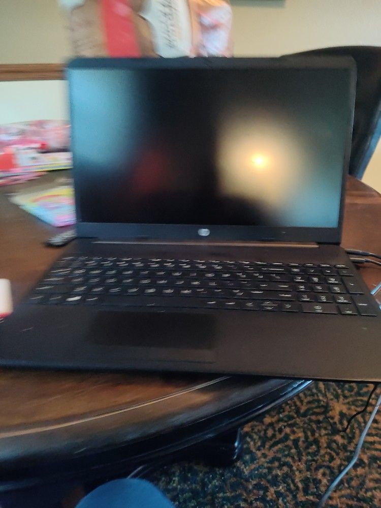 HP Laptop 15 dw1001wm
