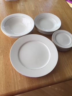 Dinnerware set