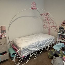 Twin Size Carriage bed