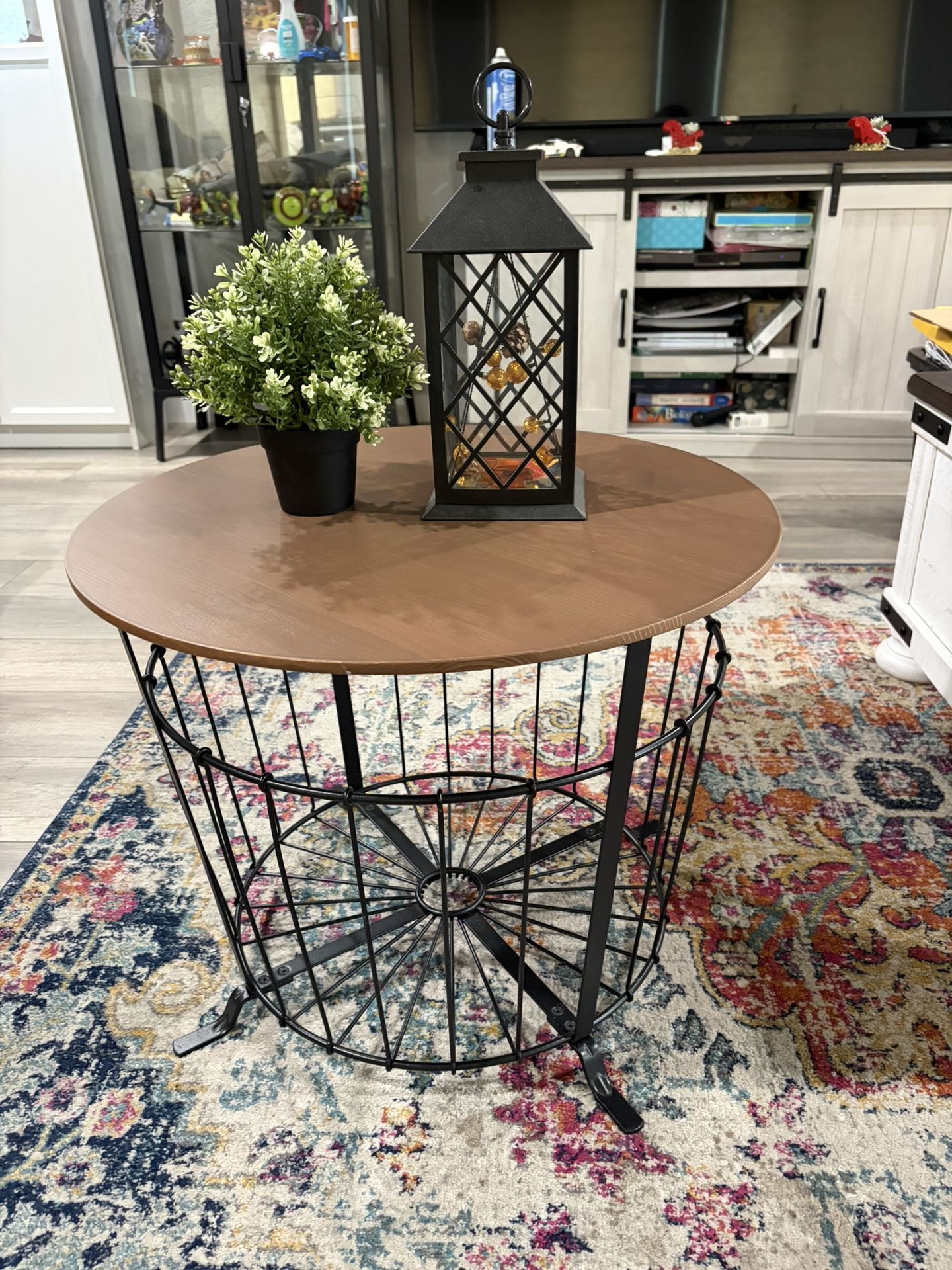Beautiful night stand, side or cocktail table for sale in excellent condition. black pine light brown stained, c19.5" Wide 19" High. 19” high Coffee t