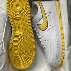 Nike Air Force 1 Low Kobe Lakers Home Size 8 New