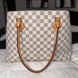 Authentic Louis Vuitton Purse 💕🤍 Summer vibes