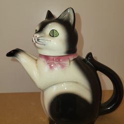 Vintage Cortendorf/Erphilia black and white ceramic cat teapot. No chips or cracks!