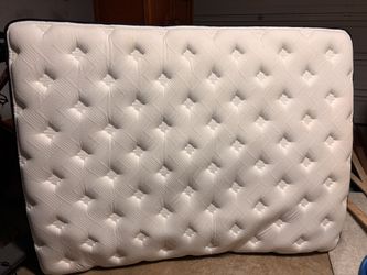 Queen Mattress Pillowtop 12”, Lightly Used