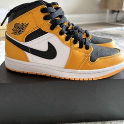 Air Jordan 1 Mid